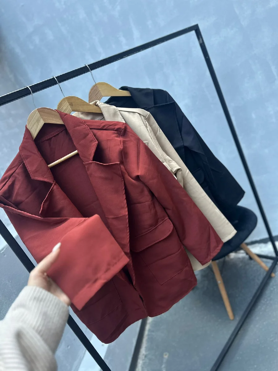 Blazer largo (colores: terracota, beige, negro)