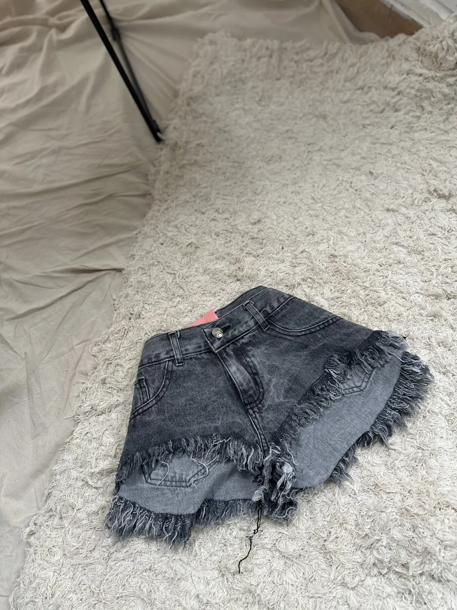 Short pollera tiro bajo gris 
