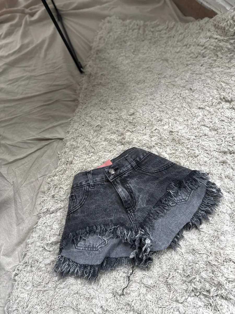 Short tiro bajo gris