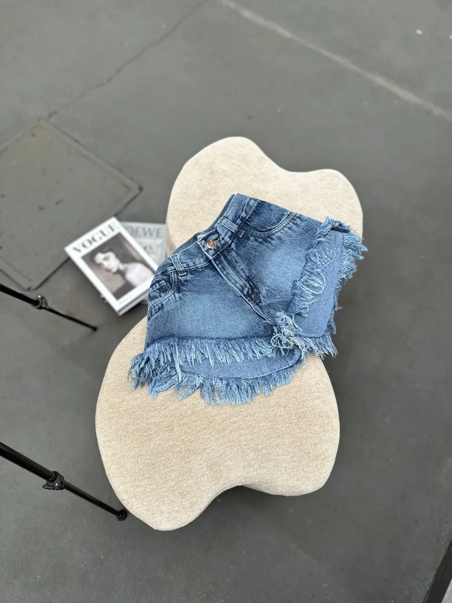 Short de jeans flecos tiró bajo 