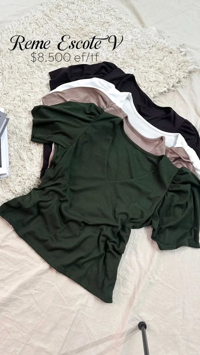 Reme escote en V (talle amplio)