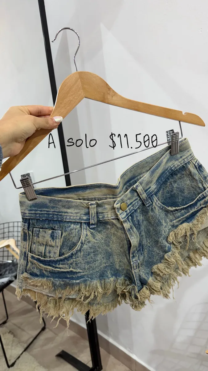 Short desgastado tiro bajo 